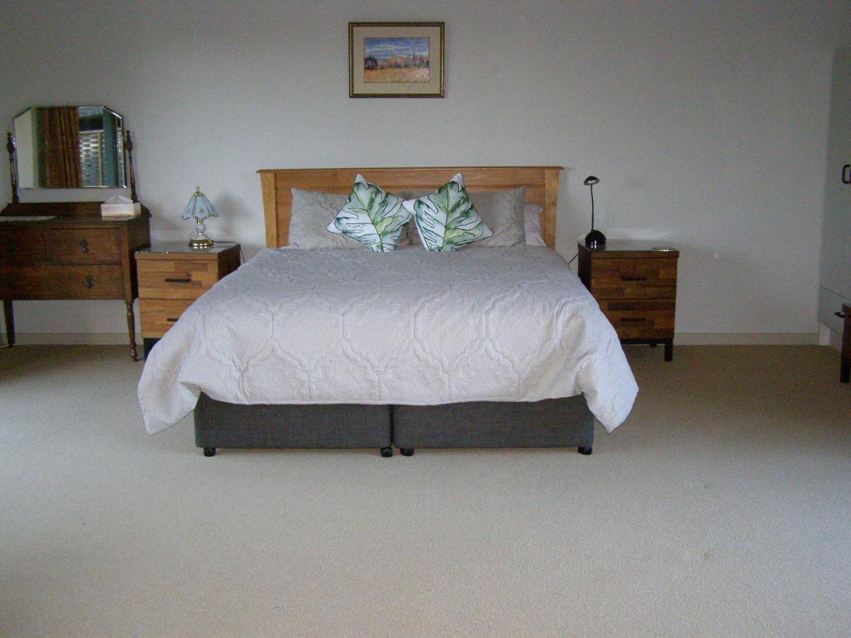 2 Views At Tasman Bed and Breakfast Buitenkant foto